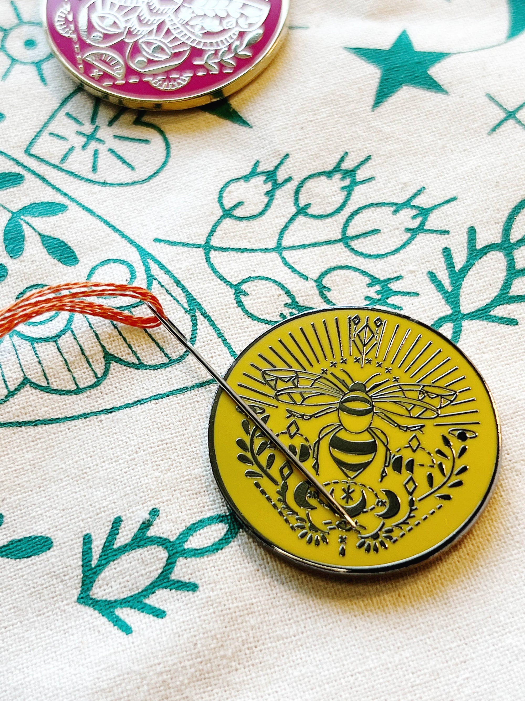 Enamel Needle Minder